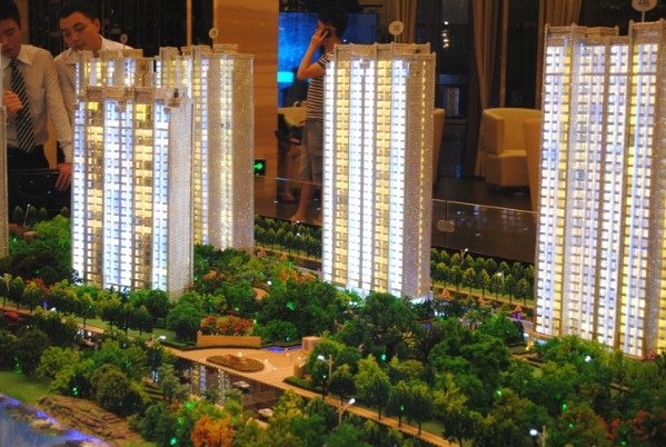 一家不起眼的沙盘模型制作工厂,将平凡的材料变成一件件令人叹为观止的艺术品。